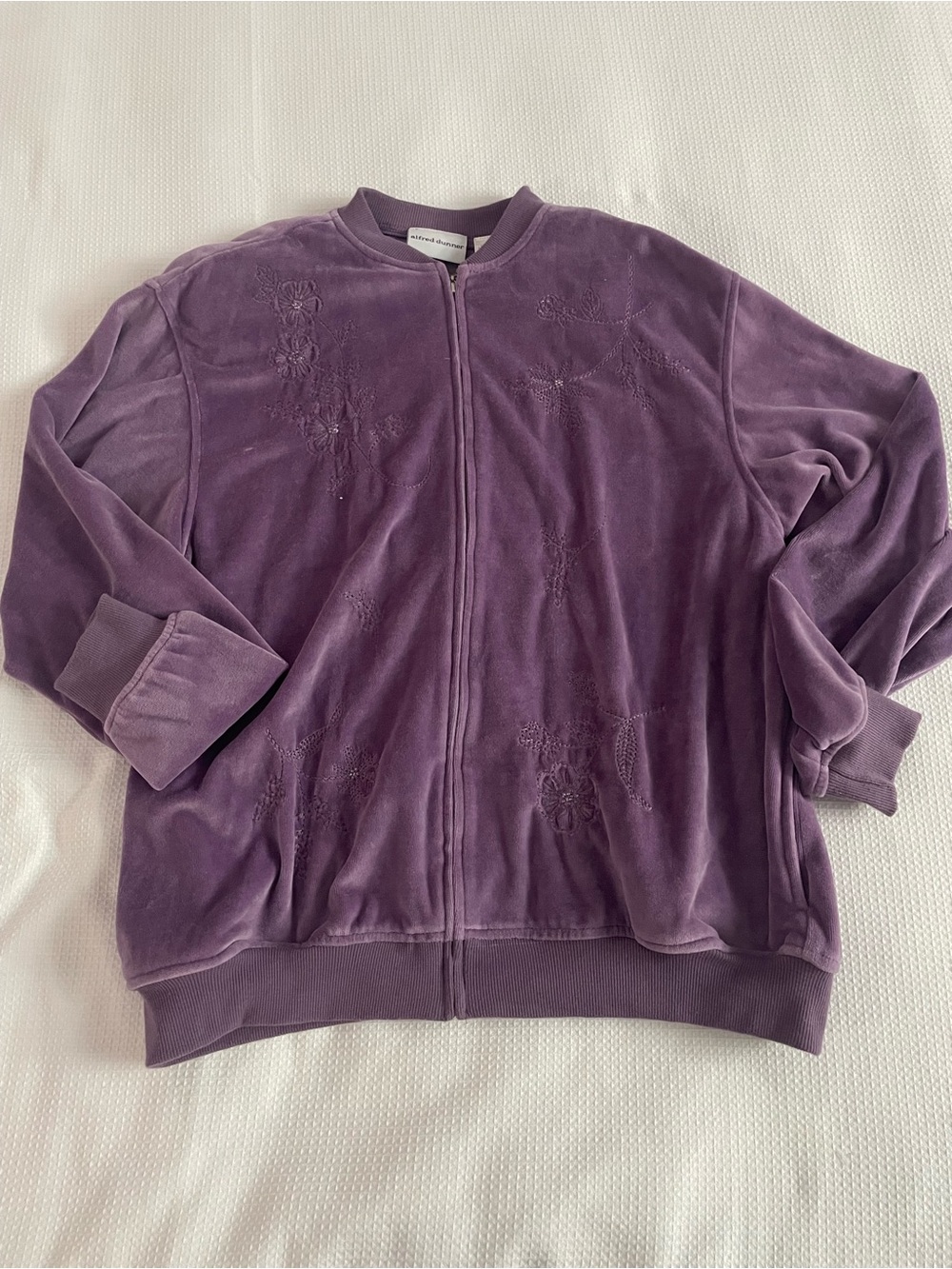 Alfred Dunner women’s size 2 lavender velour jacket with embroidered flowers